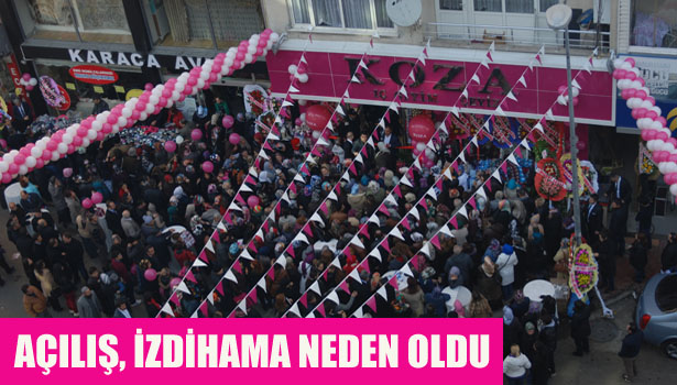 AÇILIŞ, İZDİHAMA NEDEN OLDU