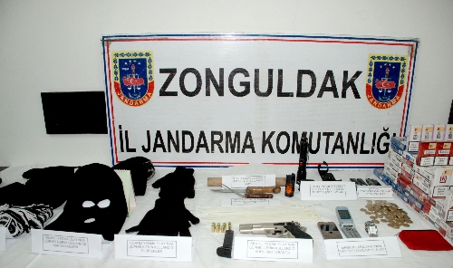 AKARYAKIT İSTASYONUNU SOYAN ZANLILAR YAKALANDI..