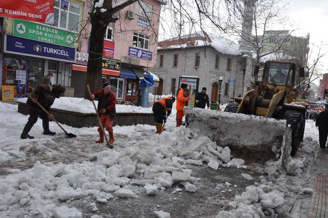 ALAPLI BELEDİYESİ YATMIYOR...