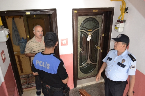 ALAPLI POLİSİ HER GÜN 100 KAPI ÇALIYOR..