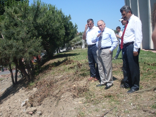 ANADOLU LİSESİNİN İSTİNAT DUVARI YENİDEN YAPILIYOR..