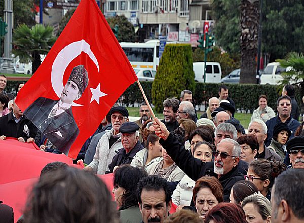 ANIT ÖNÜNDE EYLEM...