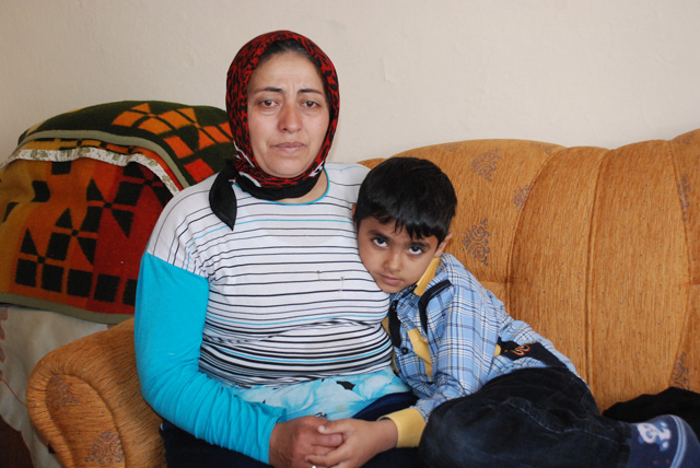 Anneler günü hediyesini gözyaşları içinde aldı