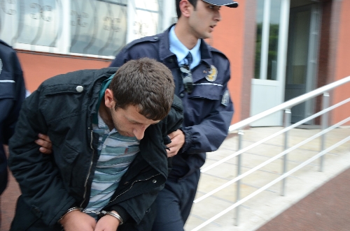 ANNELER GÜNÜNDE, ÖZ ANNESİNİ YARALAYAN GENÇ,TUTUKLANDI..