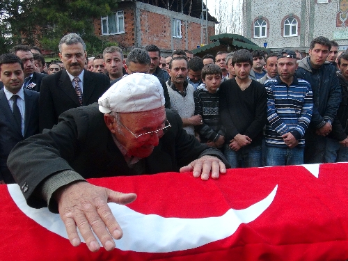 ARKADAŞINI KAYBEDEN MADENCİNİN HÜZNÜ..
