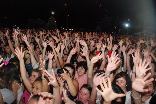 Aşırı alkol alıp huzuru bozan 10 şahsa işlem yapıldı