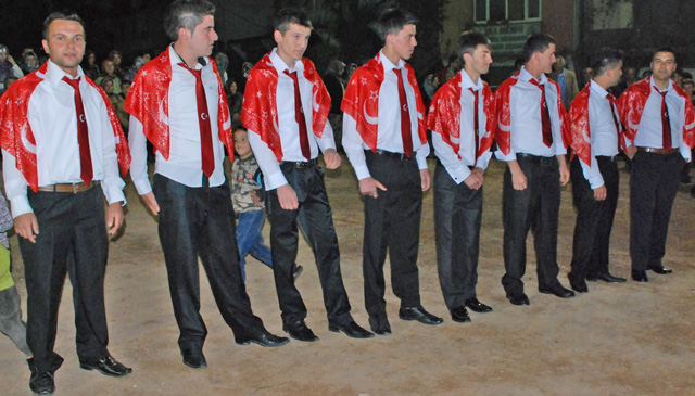 Asker adaylarına kınaları yakıldı