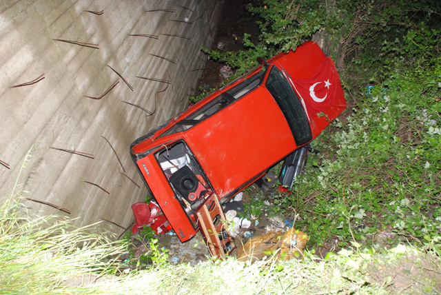 Asker eğlencesi kaza ile bitti 1 yaralı