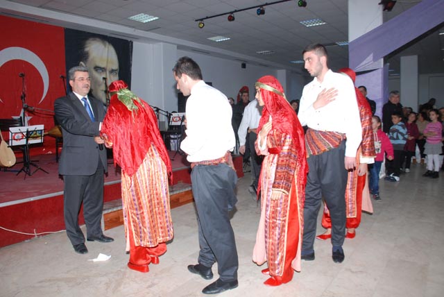 AŞURE GÜNÜNE BÜYÜK İLGİ...