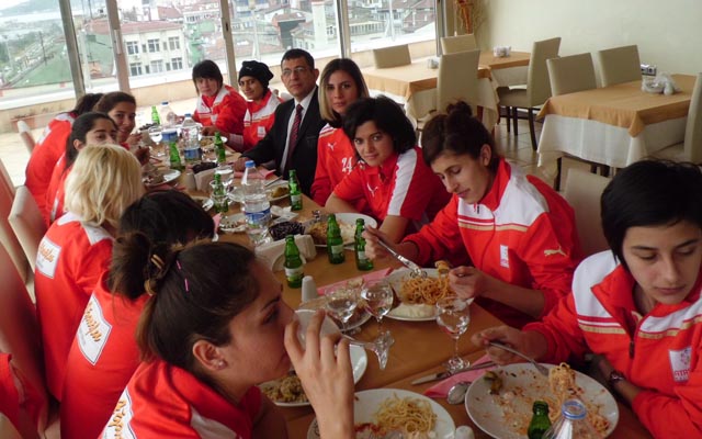 ATAŞEHİRLİ KIZLAR EREĞLİDE...