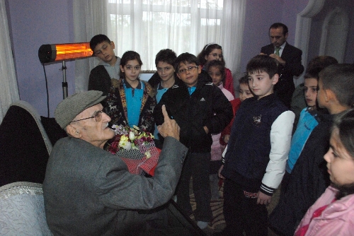 ATATÜRKÜN NAAŞININ BAŞINDA NOBET TUTMUŞTU...