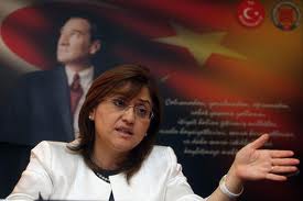 BAKAN ŞAHİNDEN CUMHURİYET ALTINI..