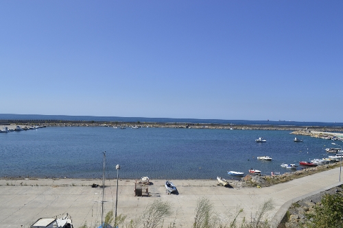BALIKÇI TEKNELERİ BARINAKTA MAHSUR KALDI..