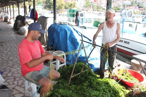 BALIKÇILAR HAZIRLIKLARI SÜRDÜRÜYOR..