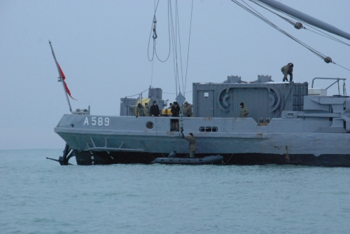 BATAN GEMİNİN YERİ TESPİT EDİLDİ, DALGIÇLAR GEMİYE DALDI..