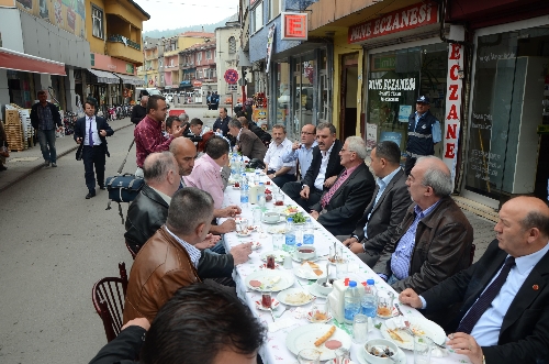 BEKTAŞ, CADDE ORTASINDA HALKA AÇIK TOPLANTI DÜZENLEDİ..