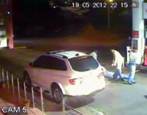 BELEDİYE BAŞKANI ADAMLARIYLA İŞÇİSİNİ HASTANELİK ETTİ..