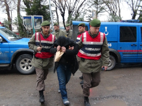 BENZİN İSTASYONUNU SOYAN 3 KİŞİ TUTUKLANDI..