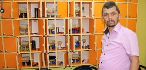 HER BİRİ MÜŞTERİSİ İÇİN AYRI MALZEME KULLANIYOR..