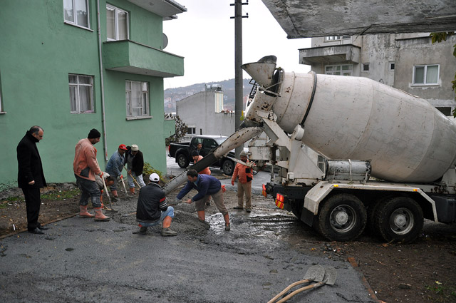 BETON KAPLAMA ÇALIŞMALARI SÜRÜYOR...