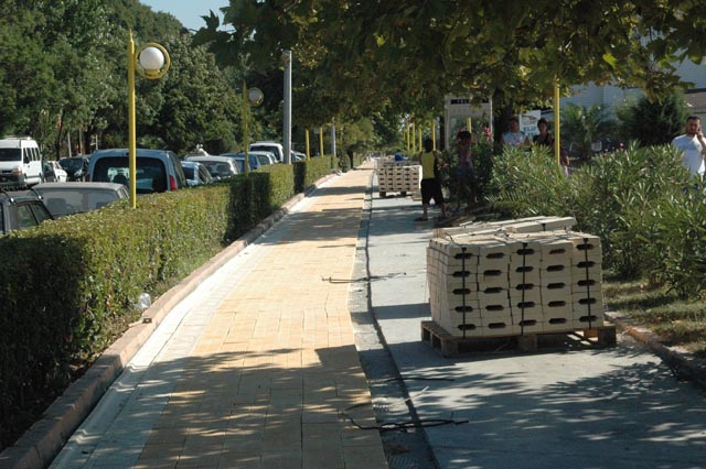 BİNLERCE TON DEMİRİN ÜZERİNE BETON DÖKTÜLER...