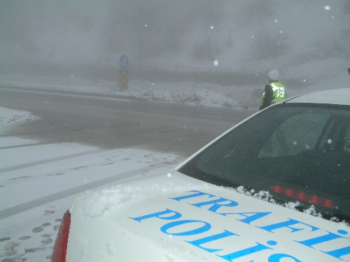 BOLU DAĞINDA SİS VE KAR YAĞIŞI ETKİLİ..