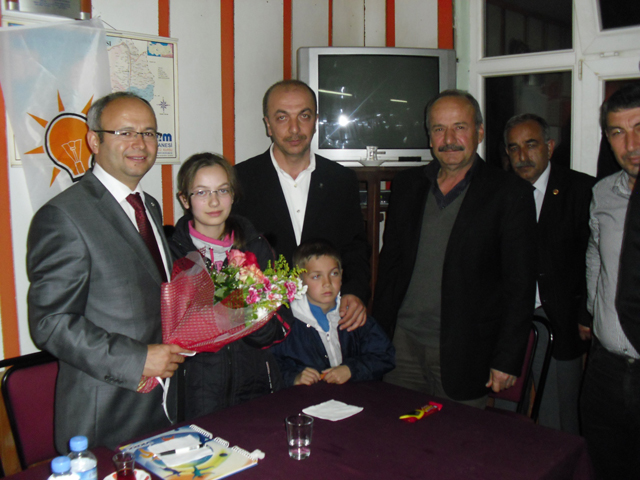 Bu topraklarda doğdum, inek güdüp mancar-höşmenim yiyerek büyüdüm