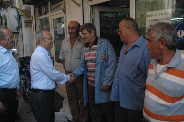 Esnaf, zorla toplanan festival paralarından şikayetçi...