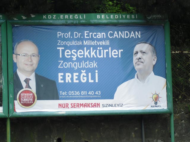 Candanın cep telefonu numarası reklam panolarında...