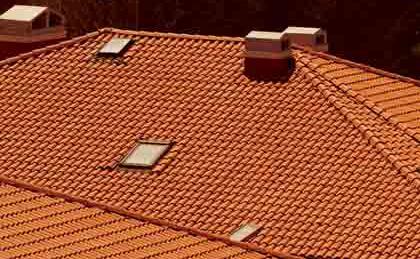 ÇATIDAN DÜŞEN ADAM ÖLDÜ...