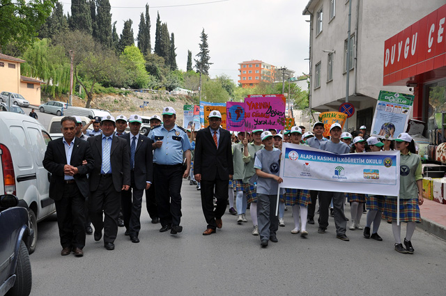 Çevreci Öğrenciler Yürüdü
