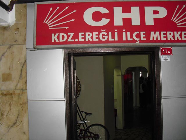 CHPde hüzün var. parti ve seçim bürosu bomboş...