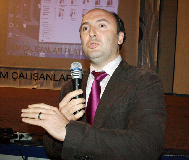 Çocukları sevme ihtiyacımızı karşılamak için kullanıyoruz