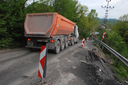 ÇÖKEN YOL SÜRÜCÜLERİ TEDİRGİN EDİYOR..