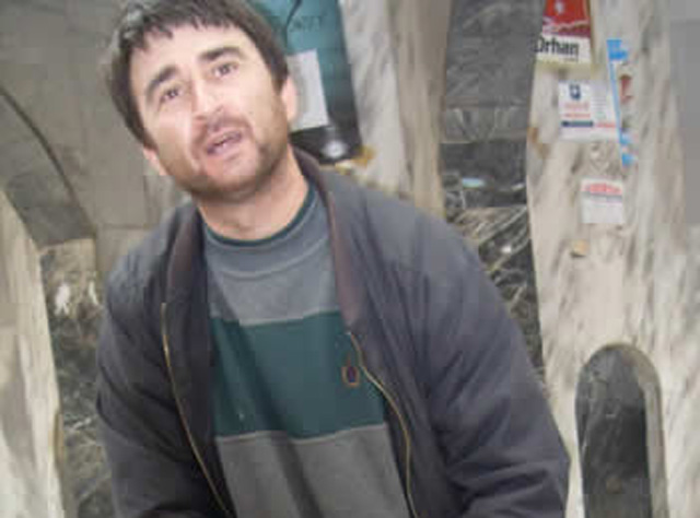 Çöp toplama hastası genç yetkililerden yardım bekliyor