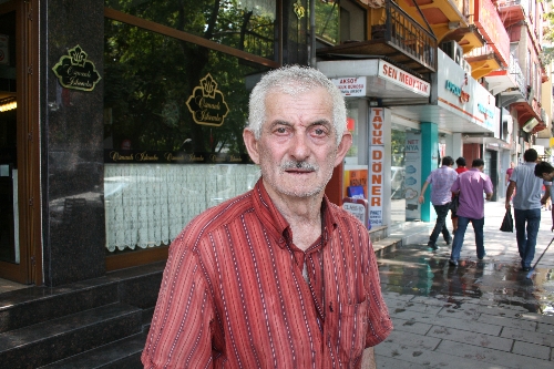 CÜZDANI ÇALAN KADIN, KAYIPLARA KARIŞTI..