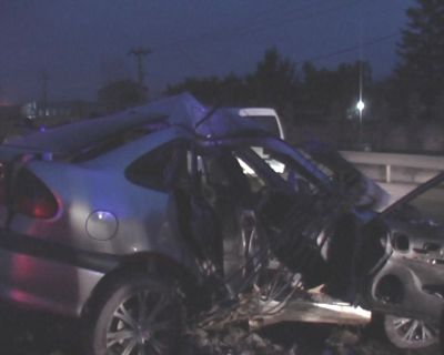 D-100 KARAYOLUNDA YOLDAN ÇIKAN ARAÇ DİREĞE ÇARPTI..