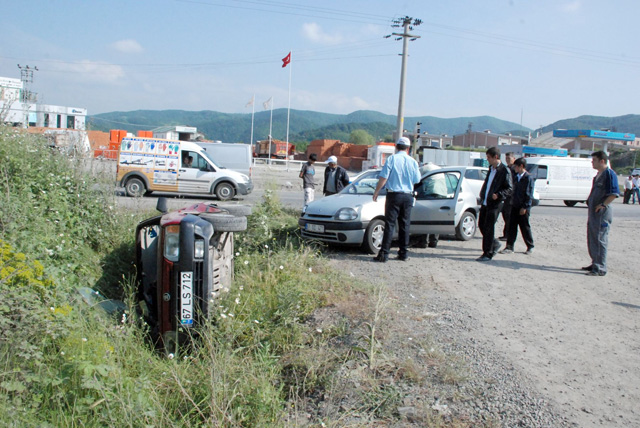 Dede ve torunu kazada yaralandı