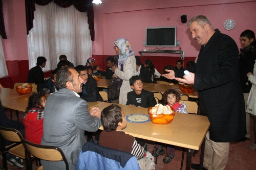 DEPREMZEDE MİSAFİRLERE BÜYÜK İLGİ...