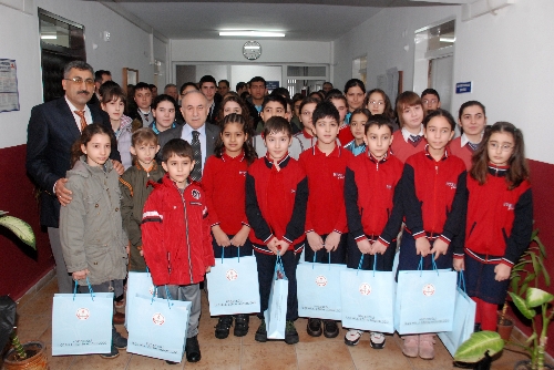 DERECEYE GİREN ÖĞRENCİLERE ÖDÜLLERİ VERİLDİ..