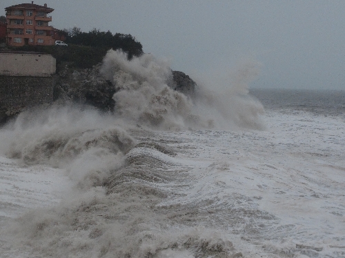 DEV DALGALAR HASARA NEDEN OLDU..