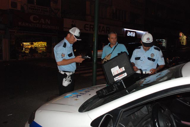 Emniyet geceleri alkol uygulaması yapıyor