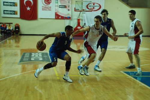 ERDEMİR: 83 - ANTALYA BÜYÜK ŞEHİR BELEDİYESİ: 88