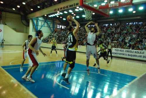 ERDEMİR:68 FENERBAHÇE ÜLKER:75