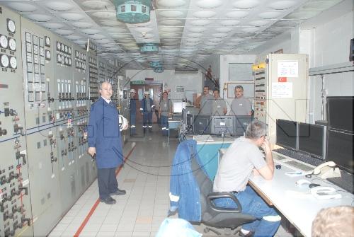 ERDEMİRDE MODERNİZASYON ÇALIŞMALARI SÜRÜYOR..