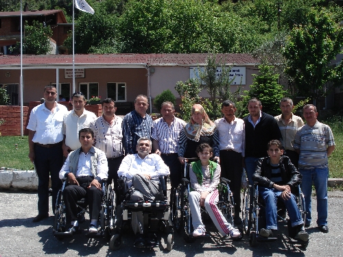 ERDEMİRLİ İŞÇİLERDEN ENGELLİLERE TEKERLEKLİ SANDALYE..