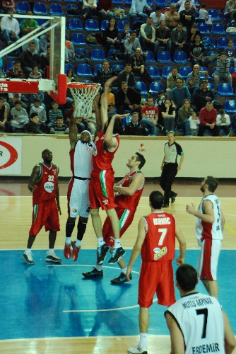 ERDEMİRSPOR: 81 - PINAR KARŞIYAKA: 93