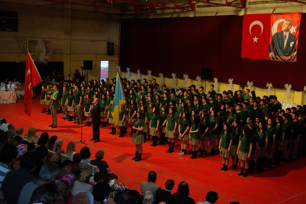 EREĞLİ ANADOLU LİSESİNDEN COŞKULU BİR MEZUNİYET TÖRENİ..