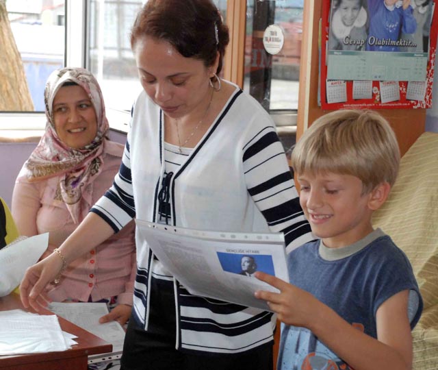 Ereğlide öğrencilerin karne sevinci