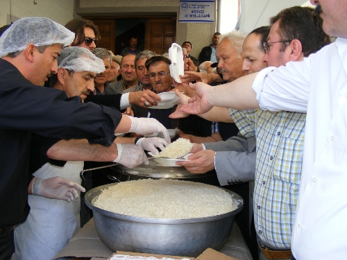 EREĞLİDE KUTLU DOĞUM HAFTASI PİLAVI DAĞITILDI..